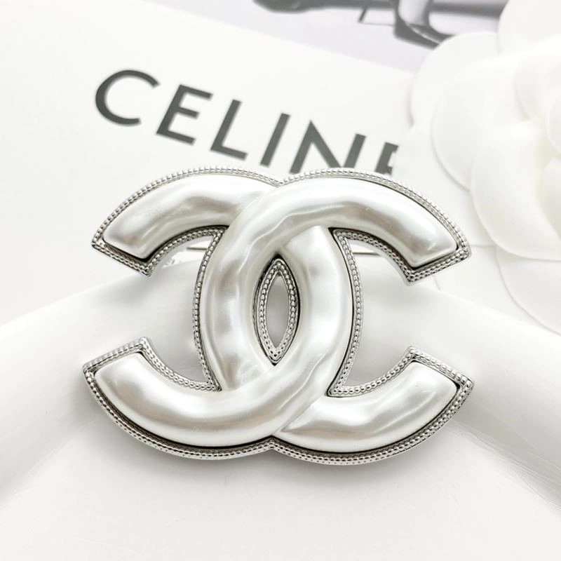 Vibrant Chanel Brooches 224384