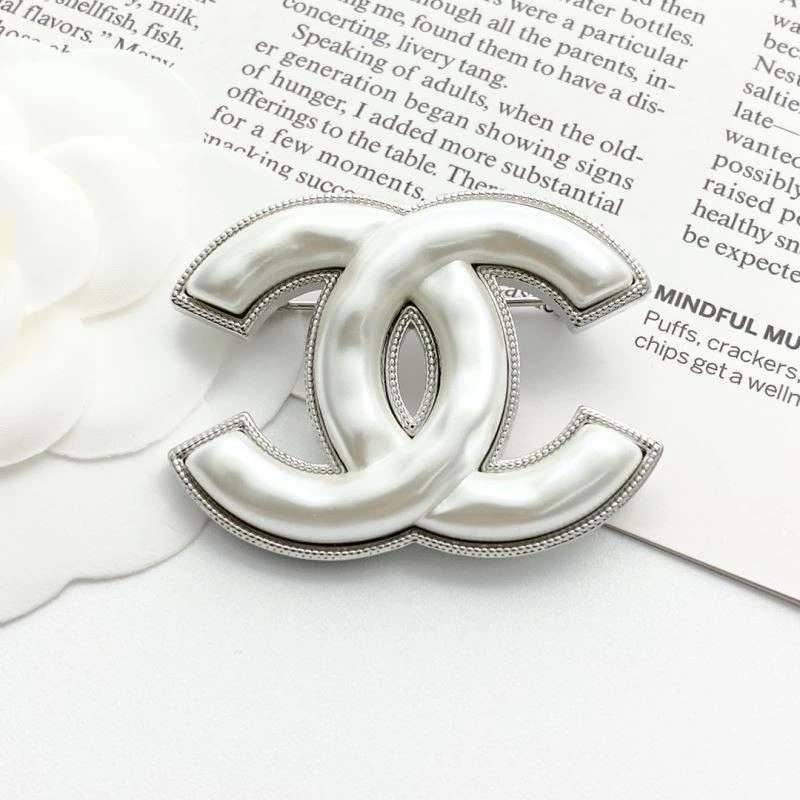 Vibrant Chanel Brooches 224384