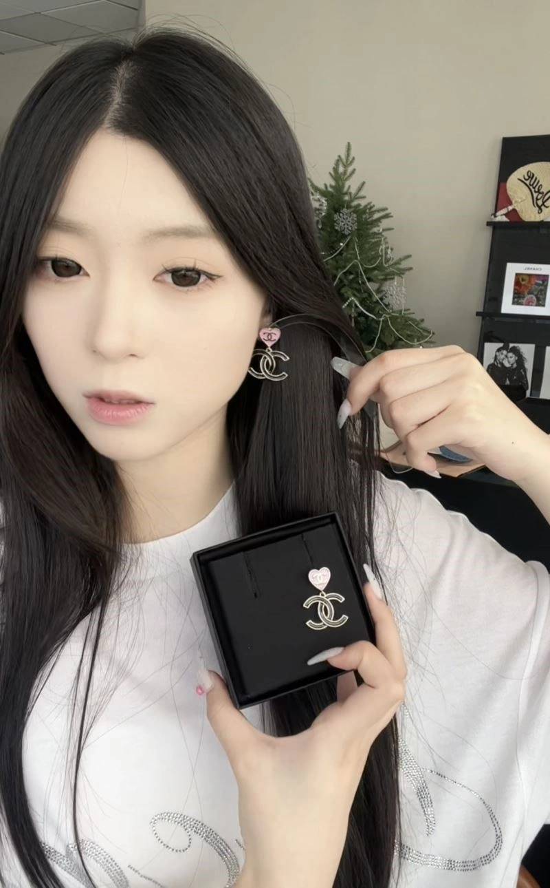 FreshLook Chanel Brooches 224437