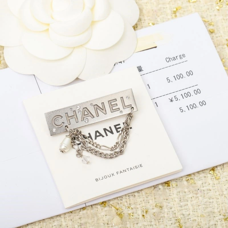 Bold Chanel Brooches 224381
