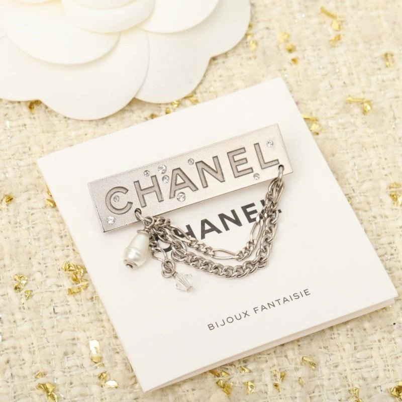 Bold Chanel Brooches 224381