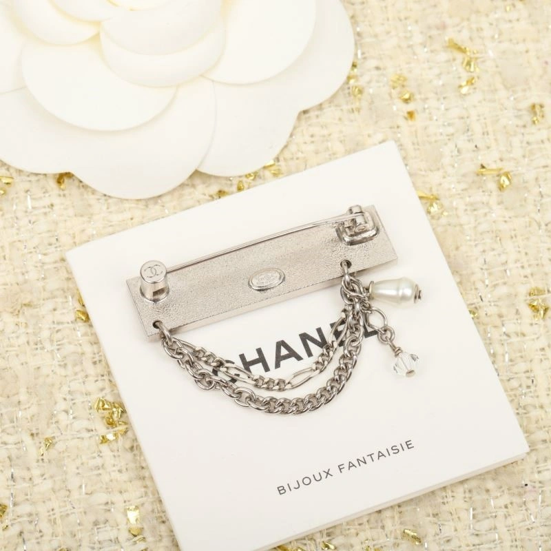 Bold Chanel Brooches 224381