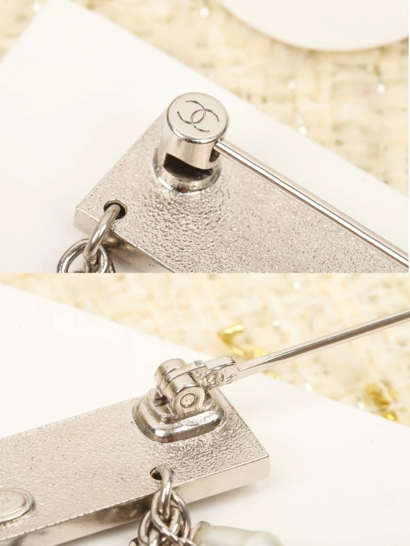 Bold Chanel Brooches 224381