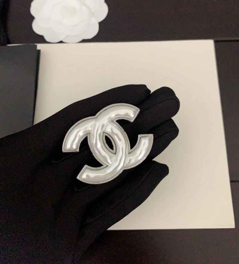 Trendsetting Chanel Brooches 224377