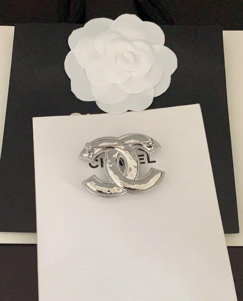 Trendsetting Chanel Brooches 224377