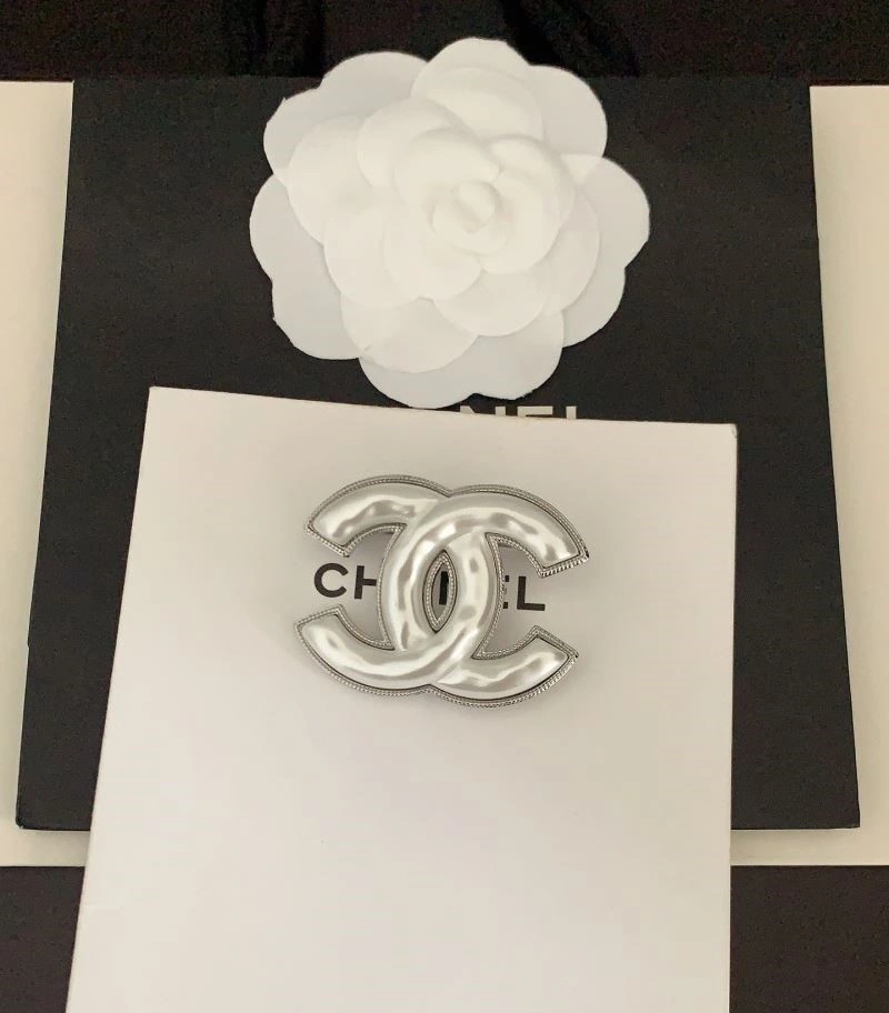 Trendsetting Chanel Brooches 224377