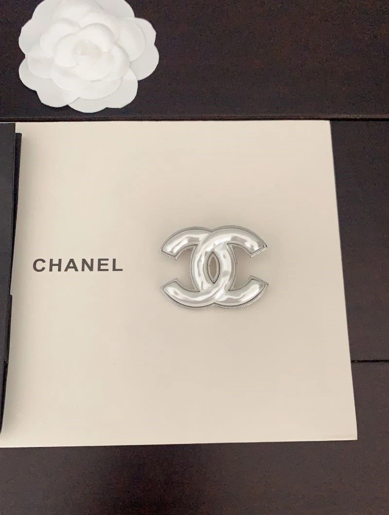 Trendsetting Chanel Brooches 224377