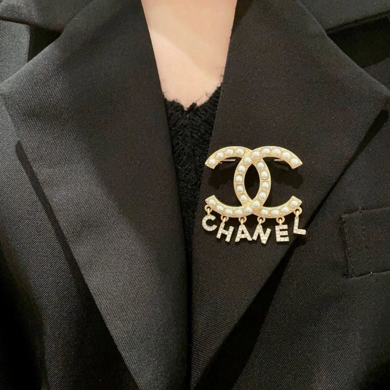 Chanel Brooches Premium 224379
