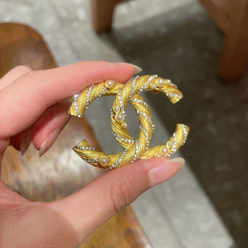 Attractive Chanel Brooches 224376
