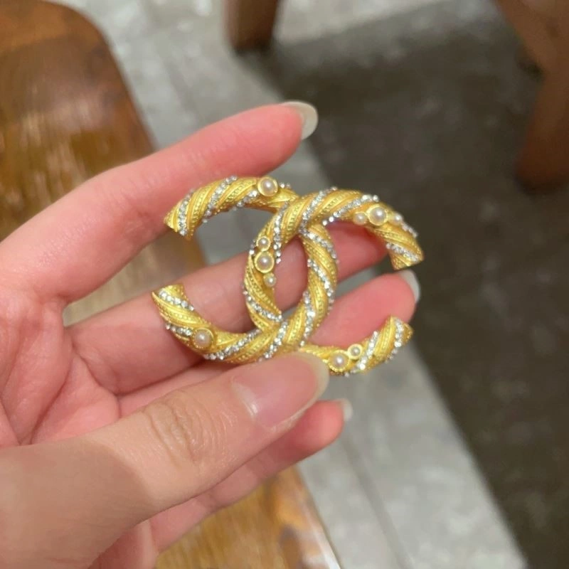 Attractive Chanel Brooches 224376