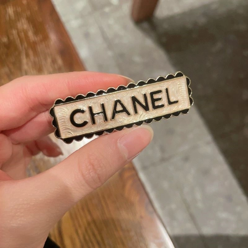 Bold Chanel Brooches 224416
