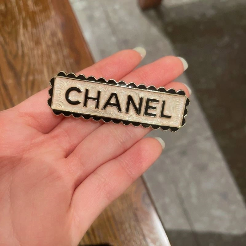 Bold Chanel Brooches 224416