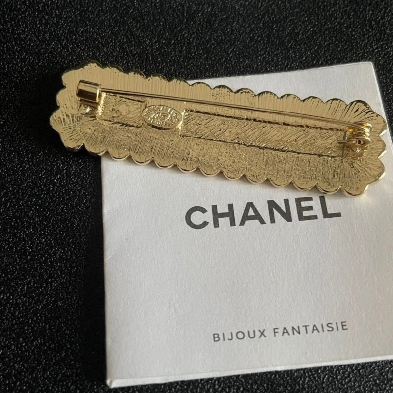 Bold Chanel Brooches 224416