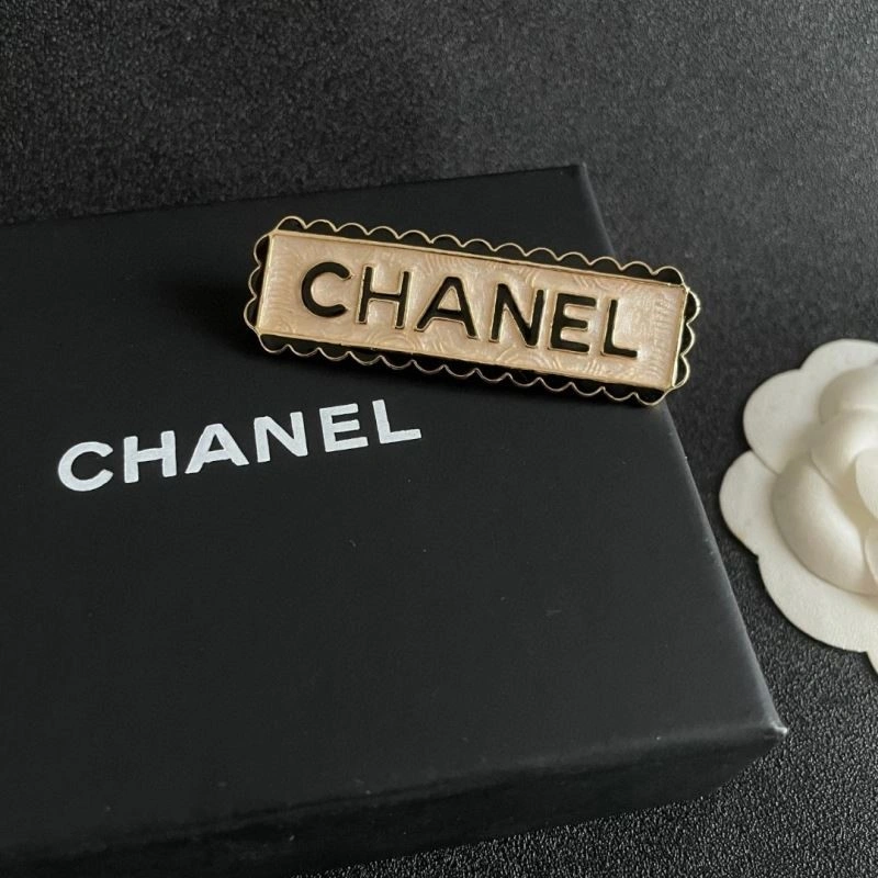 Bold Chanel Brooches 224416
