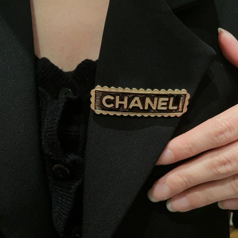 Reliable Chanel Brooches 224383