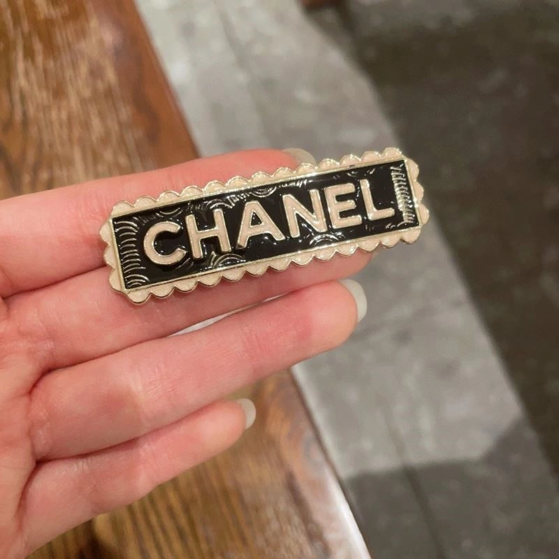 Reliable Chanel Brooches 224383