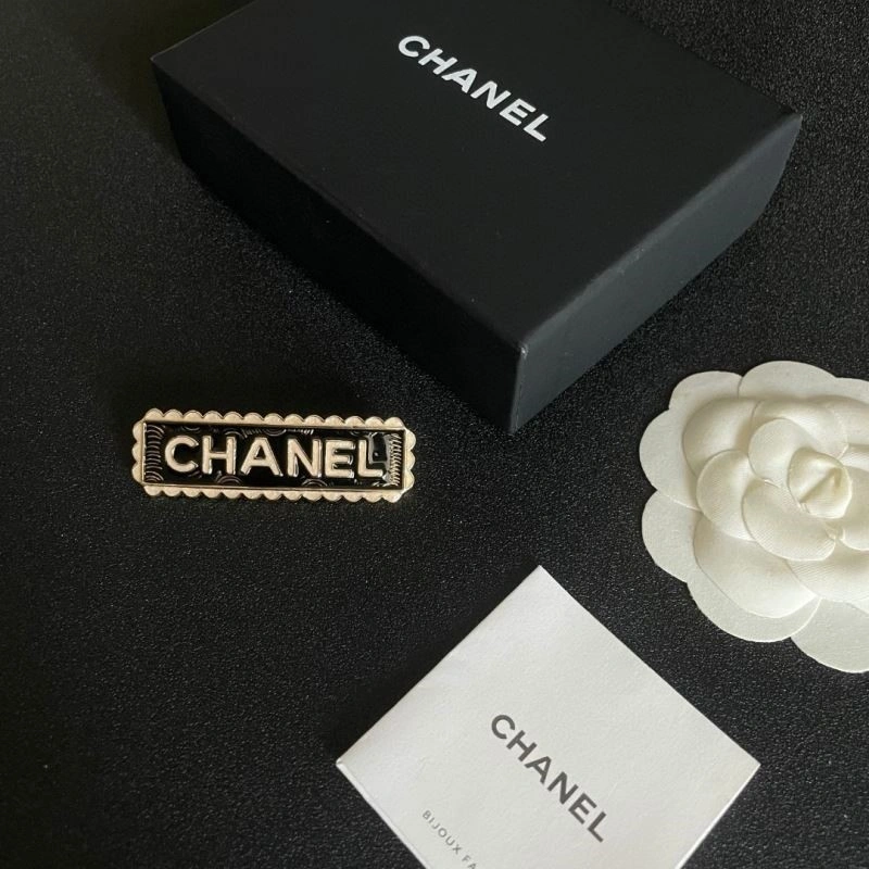 Reliable Chanel Brooches 224383