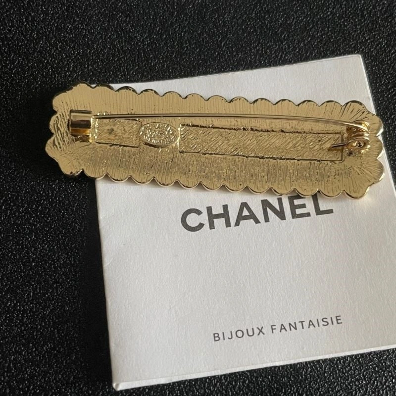 Reliable Chanel Brooches 224383