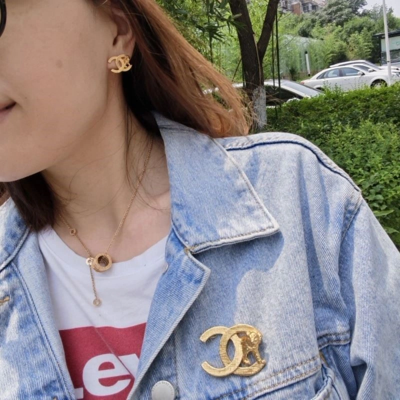 Flexible Chanel Brooches 224371