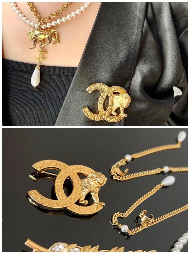 Flexible Chanel Brooches 224371