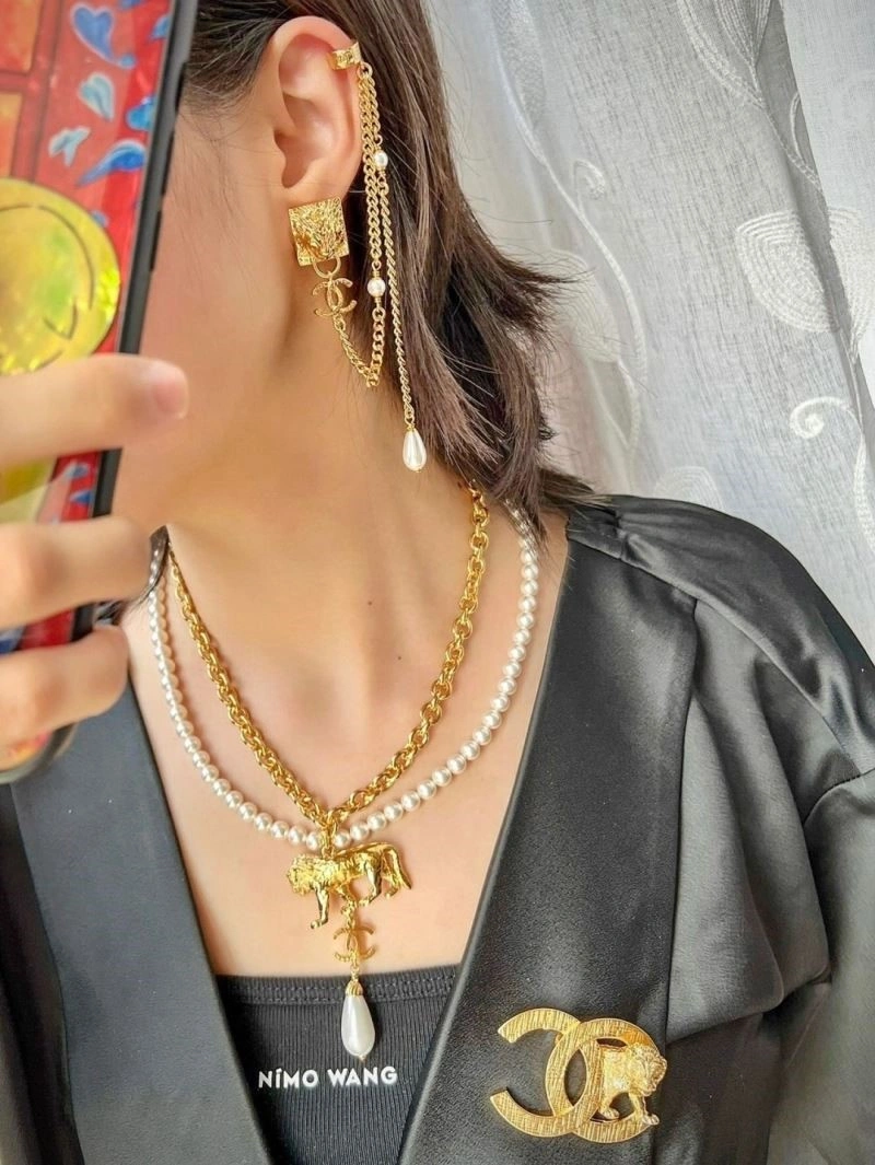 Flexible Chanel Brooches 224371