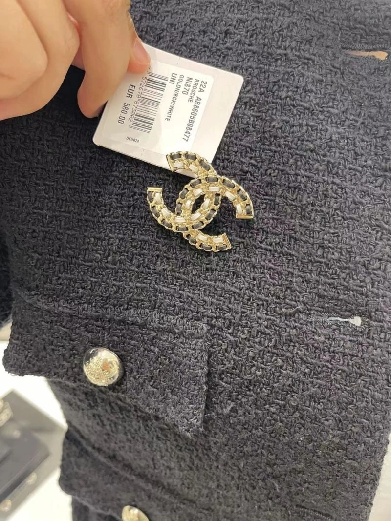 Durable Chanel Brooches 224372