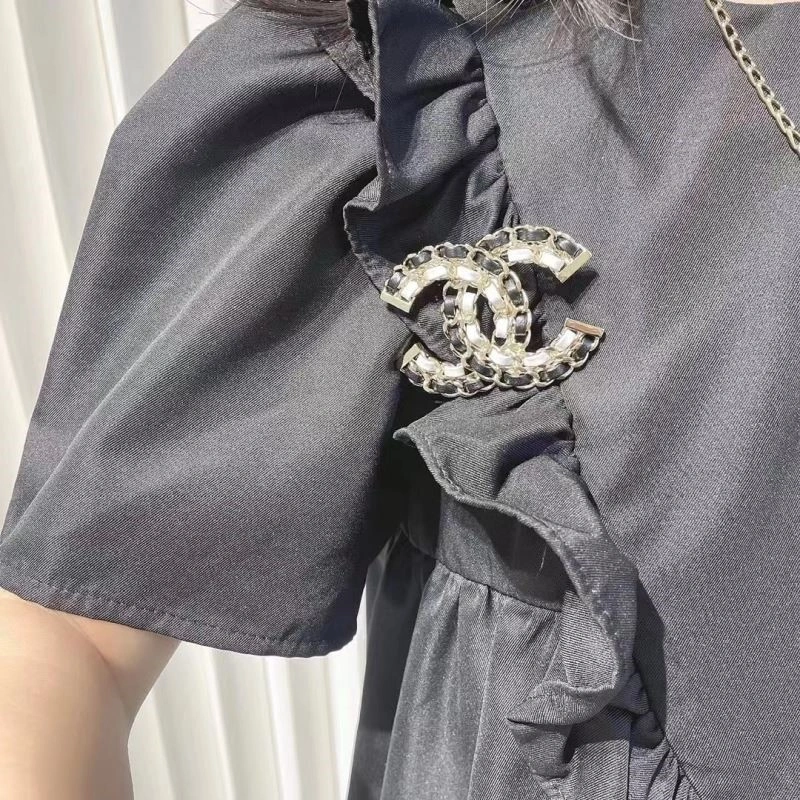 Durable Chanel Brooches 224372