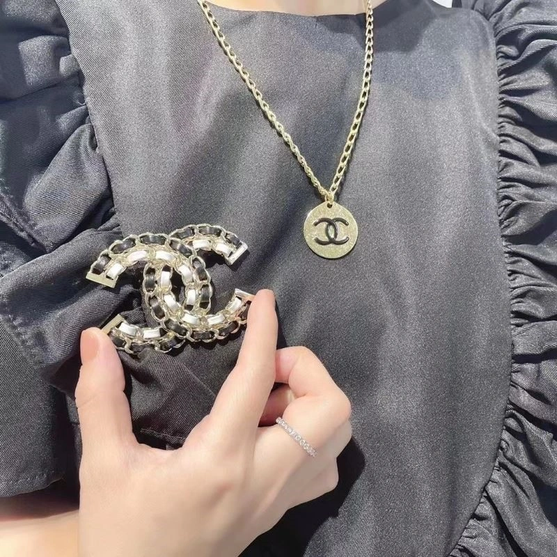 Durable Chanel Brooches 224372