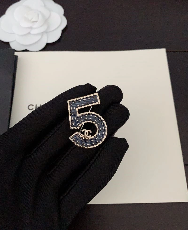 Fashionable Chanel Brooches 224360