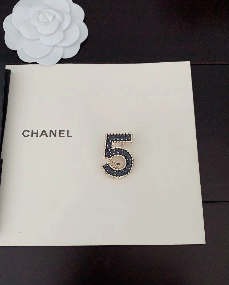 Fashionable Chanel Brooches 224360