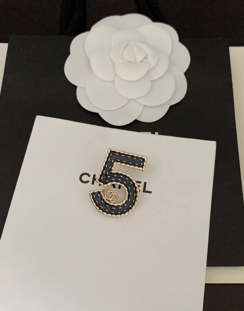 Fashionable Chanel Brooches 224360