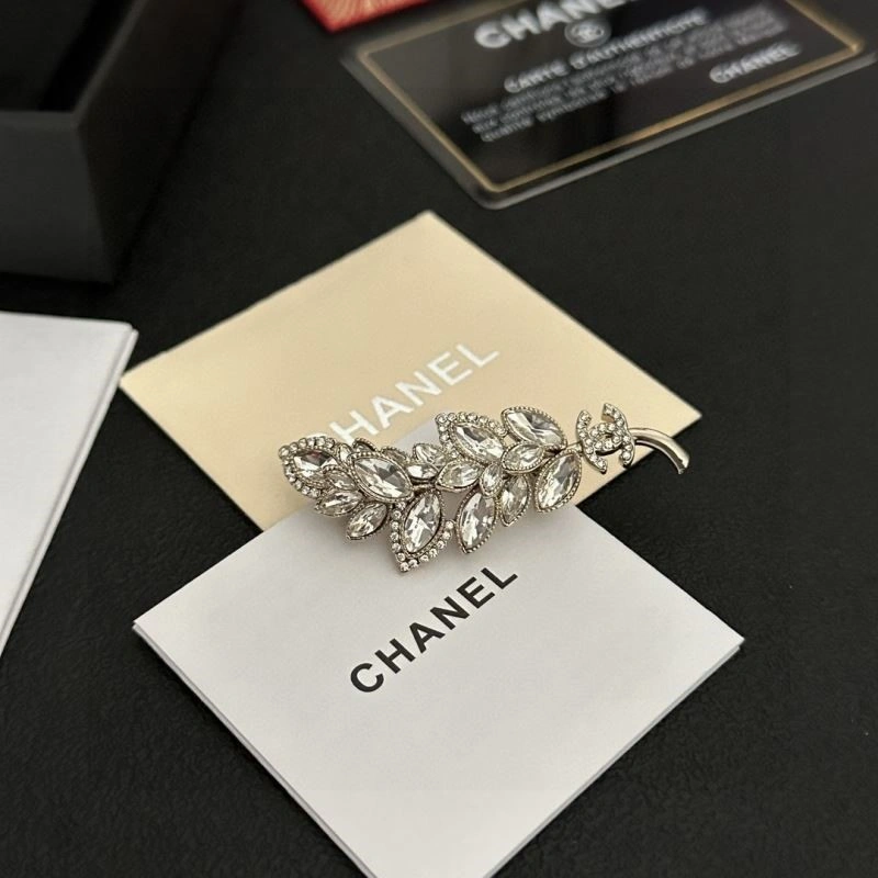 Youthful Chanel Brooches 224370