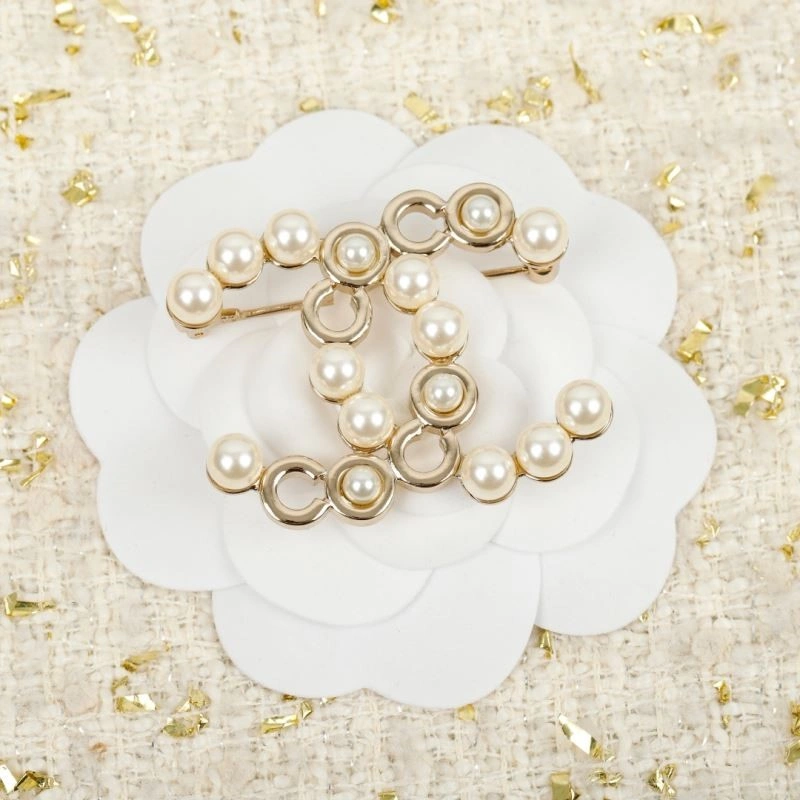 TravelReady Chanel Brooches 224355