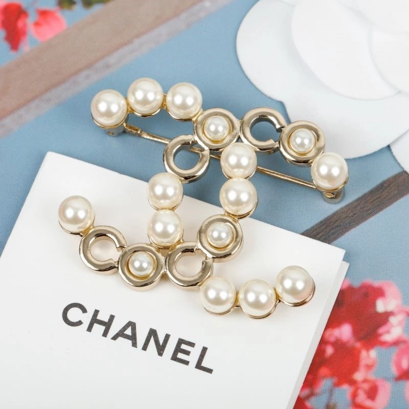 TravelReady Chanel Brooches 224355
