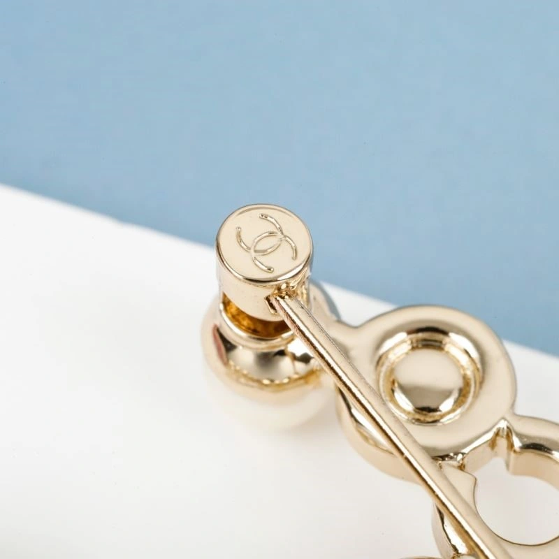 TravelReady Chanel Brooches 224355