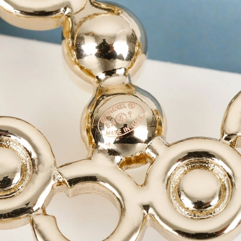 TravelReady Chanel Brooches 224355
