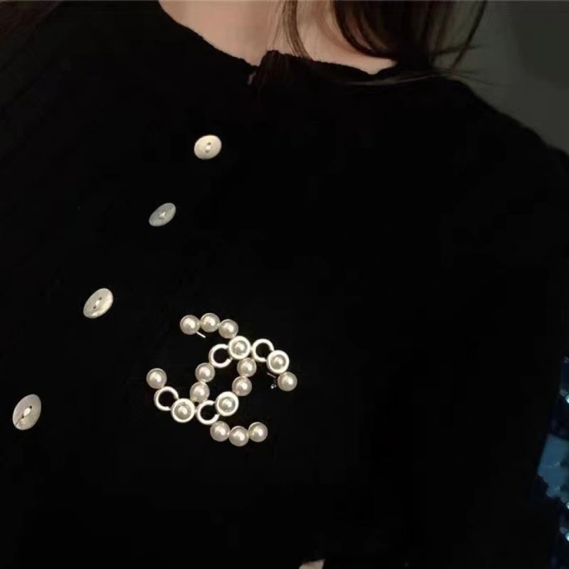 TravelReady Chanel Brooches 224355