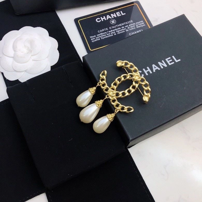 Comfortable Chanel Brooches 224362