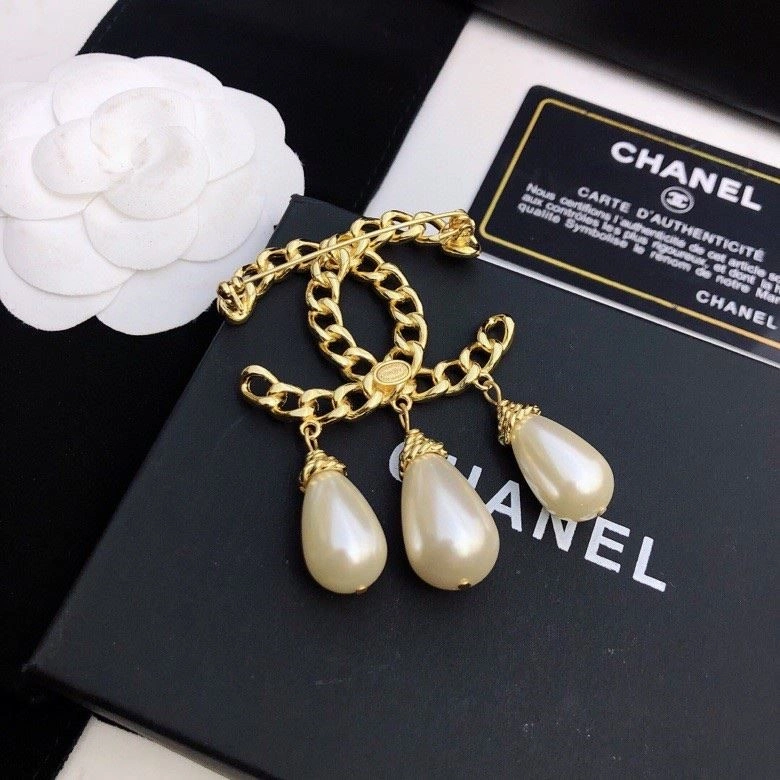 Comfortable Chanel Brooches 224362