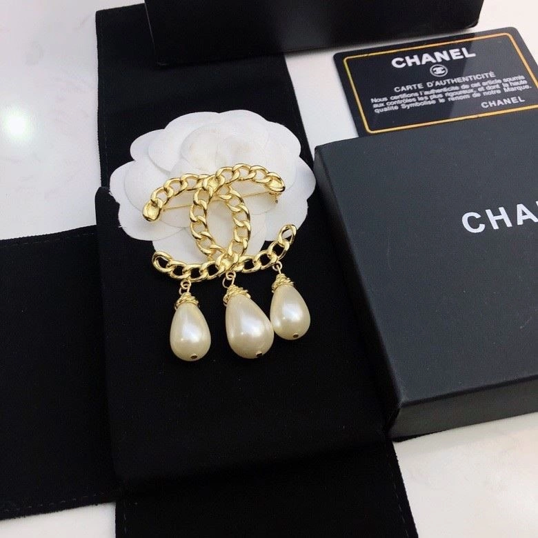 Comfortable Chanel Brooches 224362