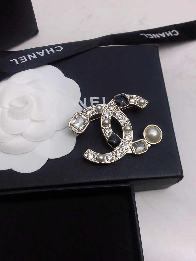 Timeless Chanel Brooches 224527