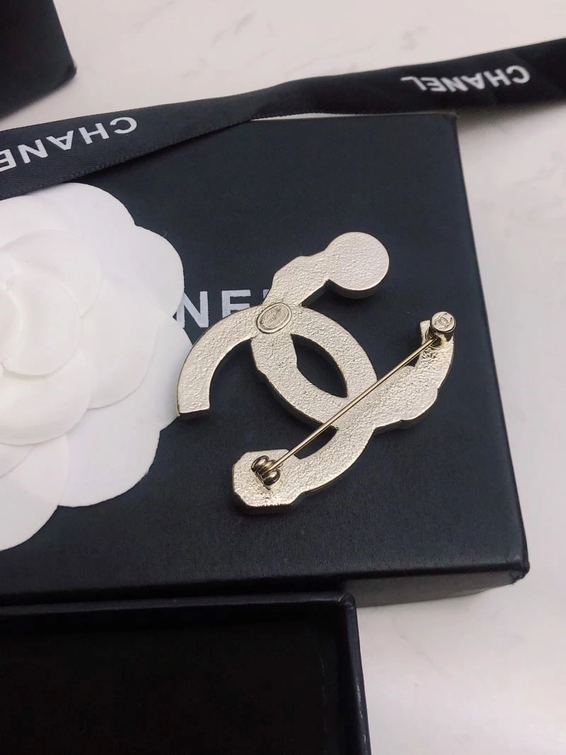 Timeless Chanel Brooches 224527