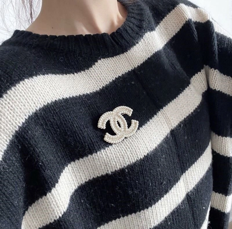 WrinkleFree Chanel Brooches 224346