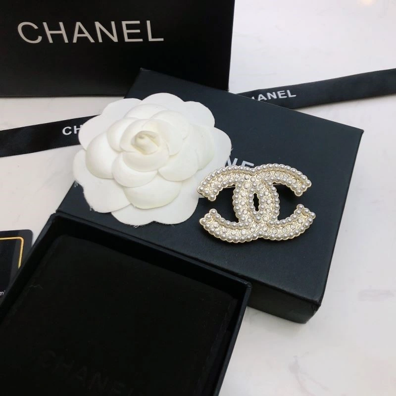 WrinkleFree Chanel Brooches 224346