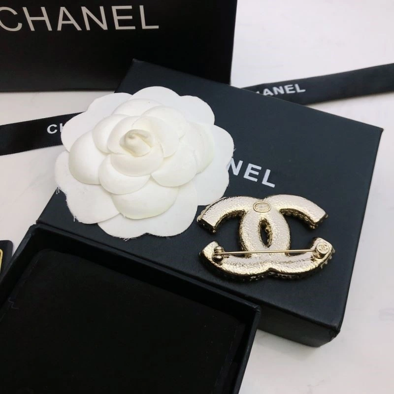 WrinkleFree Chanel Brooches 224346