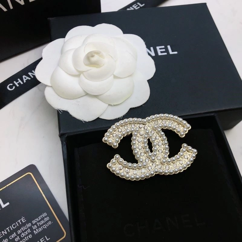 WrinkleFree Chanel Brooches 224346