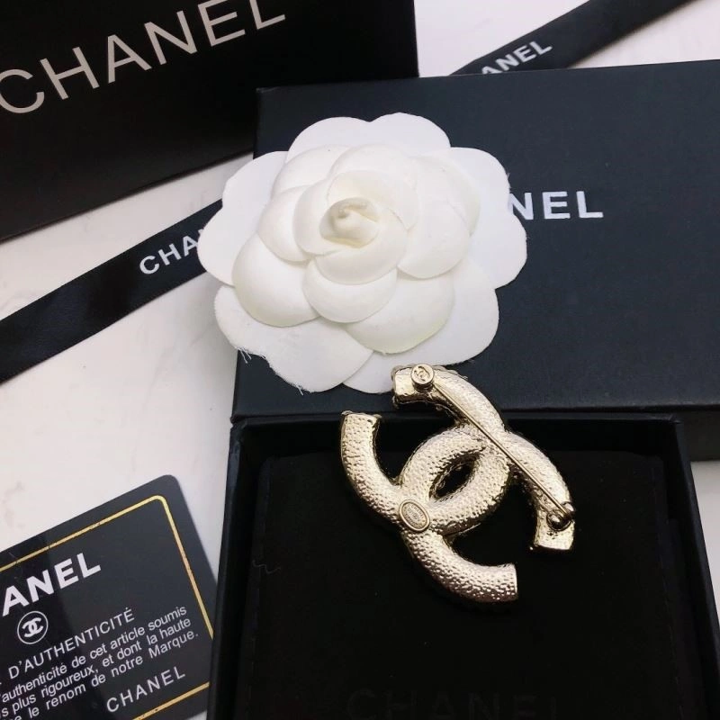 WrinkleFree Chanel Brooches 224346