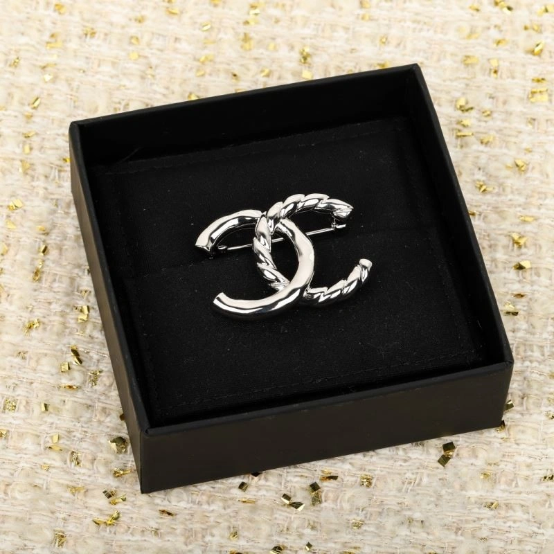 Chanel Brooches SmoothTexture 224357