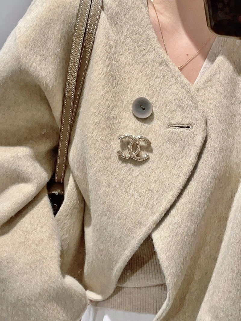 Chanel Brooches SmoothTexture 224357