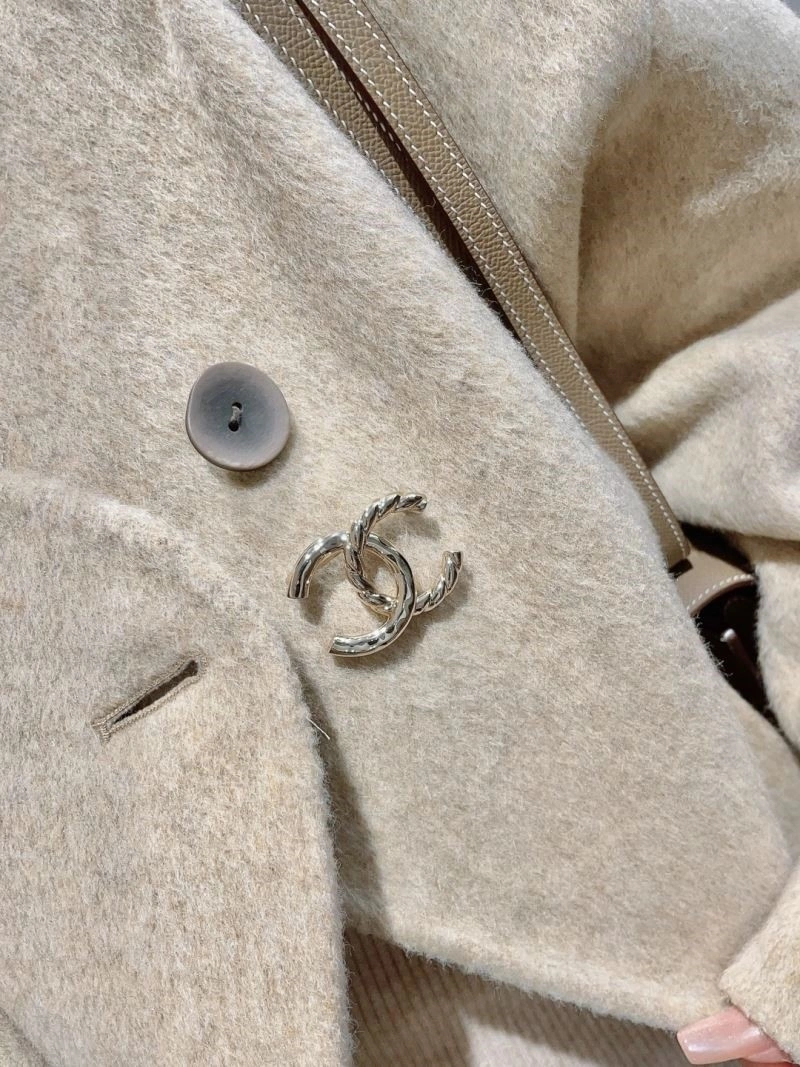Chanel Brooches SmoothTexture 224357